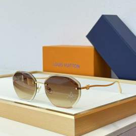 Picture of Louis Vuitton Sunglasses _SKUfw77095931fw